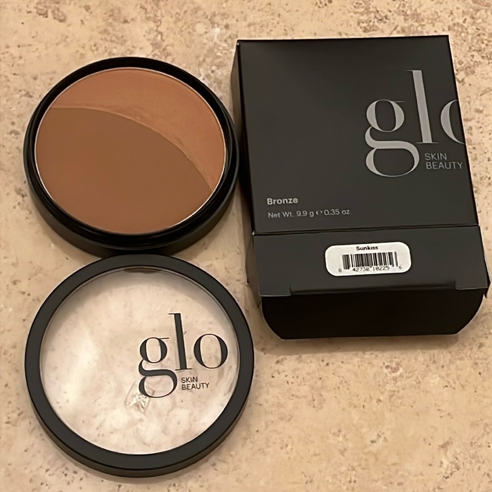 New In Box Glo Skin Beauty Bronzer in Sunkiss Color